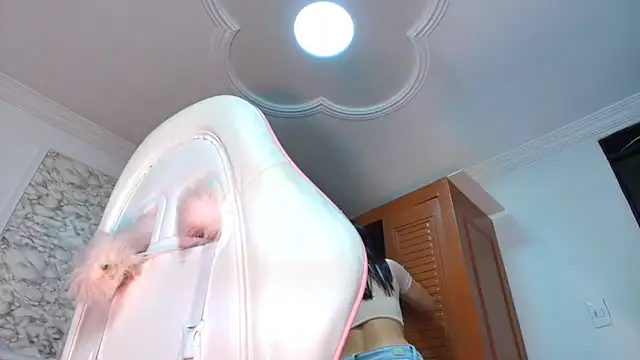 Snapshot of Danella_houston chatting on October 2, 2025, 6:04 pm Danella houston online show from October 2, 2025, 6:04 pm