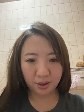 Snapshot of Hannababy_ chatting on October 3, 2025, 5:32 pm Hannababy online show from October 3, 2025, 5:32 pm