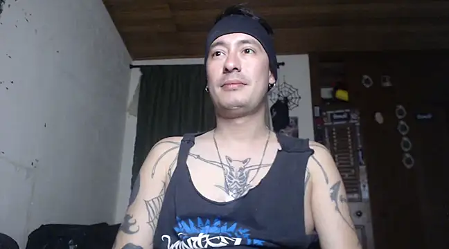 Snapshot of vampireathome chatting on February 7, 2025, 5:41 am vampireathome online show from February 7, 2025, 5:41 am