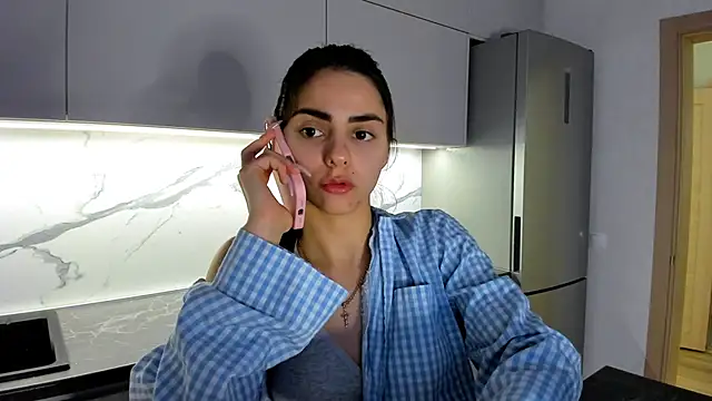 EmiliaZen online show from March 18, 2025, 5:31 pm