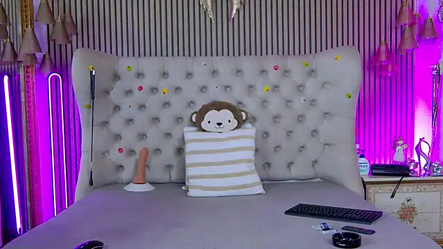 Snapshot of PlayfulShow chatting on February 19, 2026, 12:45 pm PlayfulShow online show from February 19, 2026, 12:45 pm