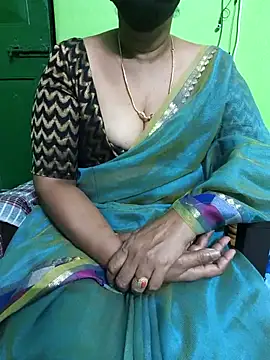 Snapshot of niiveditha chatting on March 17, 2025, 10:06 pm niiveditha online show from March 17, 2025, 10:06 pm