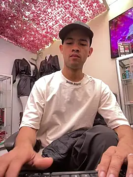 Twink X online show from February 17, 2025, 2:04 pm