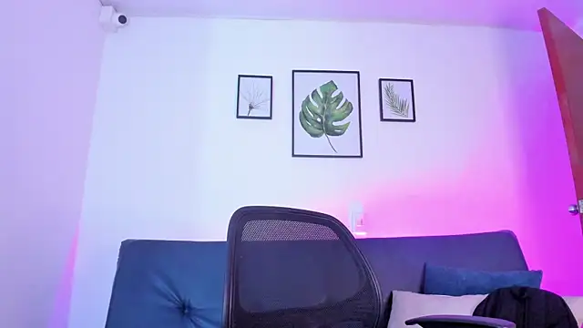 Snapshot of Tatianaa@xh chatting on March 4, 2025, 8:27 pm Tatianaaxh online show from March 4, 2025, 8:27 pm