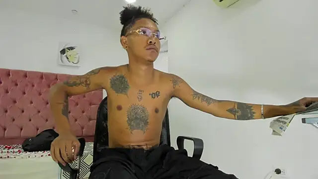 Snapshot of blackdirty420 chatting on February 17, 2025, 9:52 pm blackdirty420 online show from February 17, 2025, 9:52 pm