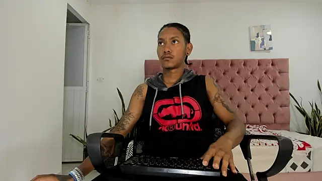 Snapshot of blackdirty420 chatting on March 10, 2025, 4:14 pm blackdirty420 online show from March 10, 2025, 4:14 pm