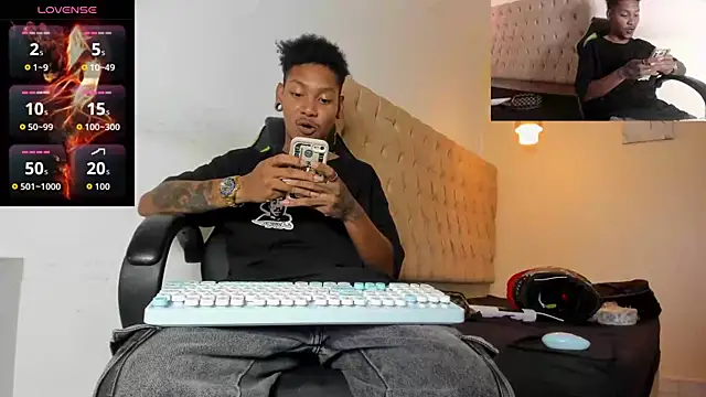 Snapshot of blackdirty420 chatting on October 3, 2025, 7:44 pm blackdirty420 online show from October 3, 2025, 7:44 pm