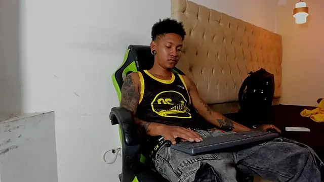 Snapshot of blackdirty420 chatting on October 16, 2025, 7:37 pm blackdirty420 online show from October 16, 2025, 7:37 pm