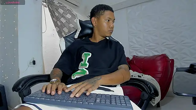 Snapshot of blackdirty420 chatting on November 19, 2025, 4:18 pm blackdirty420 online show from November 19, 2025, 4:18 pm