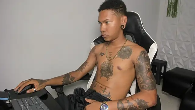 Snapshot of blackdirty420 chatting on February 12, 2026, 2:01 pm blackdirty420 online show from February 12, 2026, 2:01 pm