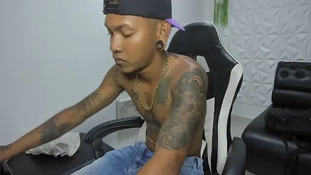 Snapshot of blackdirty420 chatting on February 13, 2026, 3:52 pm blackdirty420 online show from February 13, 2026, 3:52 pm