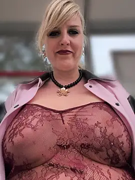 Snapshot of Sexybiene969 chatting on May 14, 2026, 4:14 pm Sexybiene969 online show from May 14, 2026, 4:14 pm