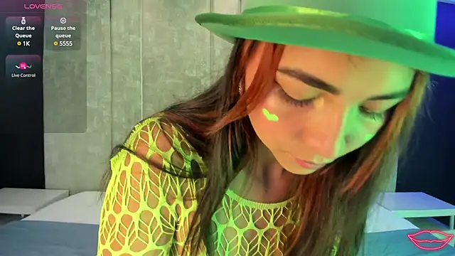 ValerieHyde online show from March 18, 2025, 3:31 am