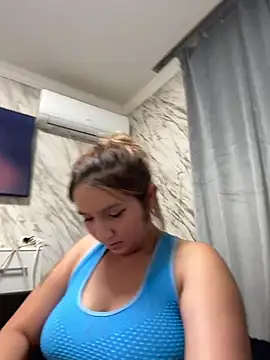 hotamanda01 online show from June 27, 2026, 9:09 pm
