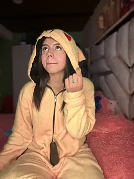 Laura-Khalifa online show from November 17, 2025, 7:58 am