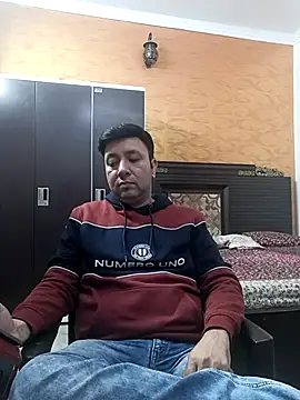 Snapshot of innocentboy1987 chatting on November 29, 2025, 5:32 am innocentboy1987 online show from November 29, 2025, 5:32 am