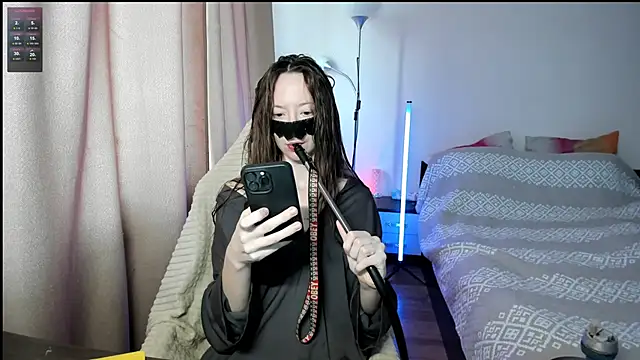 Snapshot of holyharlot chatting on March 17, 2025, 9:33 am holyharlot online show from March 17, 2025, 9:33 am