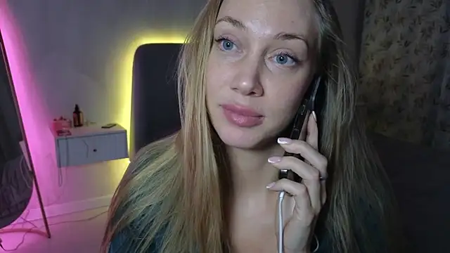 Snapshot of Engel_13 chatting on October 24, 2025, 7:43 pm Engel 13 online show from October 24, 2025, 7:43 pm