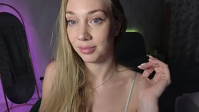 Snapshot of Engel_13 chatting on November 3, 2025, 6:09 pm Engel 13 online show from November 3, 2025, 6:09 pm