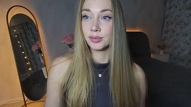 Snapshot of Engel_13 chatting on December 3, 2025, 2:37 pm Engel 13 online show from December 3, 2025, 2:37 pm