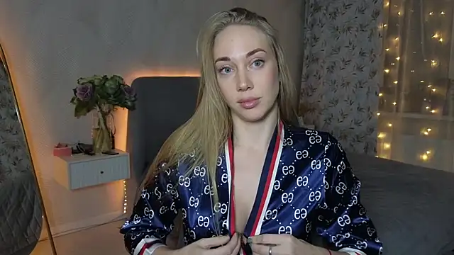 Snapshot of Engel_13 chatting on December 15, 2025, 4:44 pm Engel 13 online show from December 15, 2025, 4:44 pm