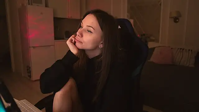 Snapshot of alexa_feels_ chatting on March 2, 2025, 7:34 pm alexa feels  online show from March 2, 2025, 7:34 pm