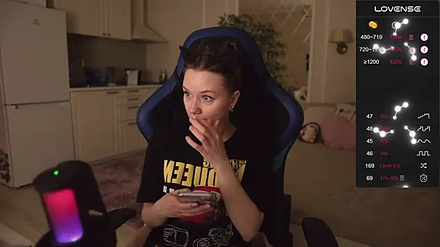 Snapshot of alexa_feels_ chatting on October 4, 2025, 6:17 pm alexa feels  online show from October 4, 2025, 6:17 pm