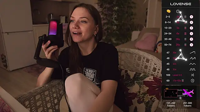 Snapshot of alexa_feels_ chatting on October 5, 2025, 6:50 pm alexa feels  online show from October 5, 2025, 6:50 pm