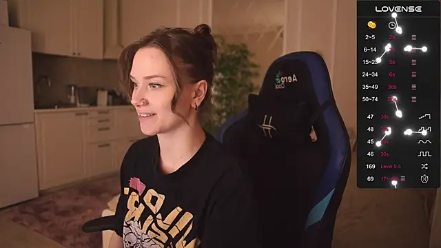 Snapshot of alexa_feels_ chatting on October 19, 2025, 6:19 pm alexa feels  online show from October 19, 2025, 6:19 pm