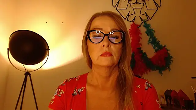 Snapshot of leaxSTAR chatting on July 6, 2026, 1:52 pm leaxSTAR online show from July 6, 2026, 1:52 pm