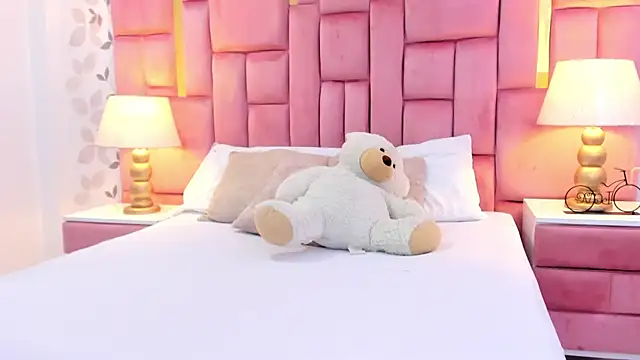 ArianaFranco online show from April 10, 2026, 1:05 pm