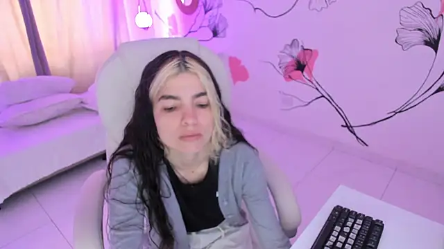 Snapshot of Isabela_Fiorelli chatting on September 15, 2025, 1:33 pm Isabela Fiorelli online show from September 15, 2025, 1:33 pm