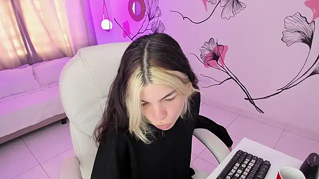 Snapshot of Isabela_Fiorelli chatting on September 28, 2025, 11:48 am Isabela Fiorelli online show from September 28, 2025, 11:48 am