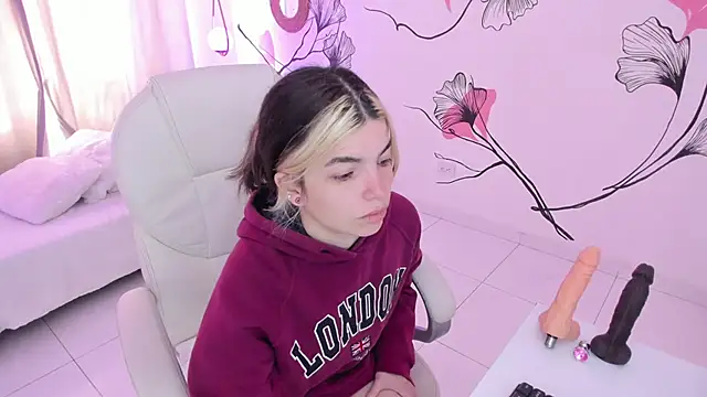 Snapshot of Isabela_Fiorelli chatting on October 6, 2025, 1:08 pm Isabela Fiorelli online show from October 6, 2025, 1:08 pm