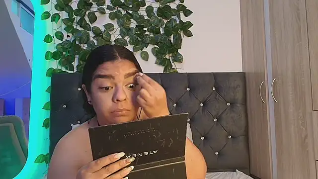 lauravince online show from June 13, 2026, 9:24 pm