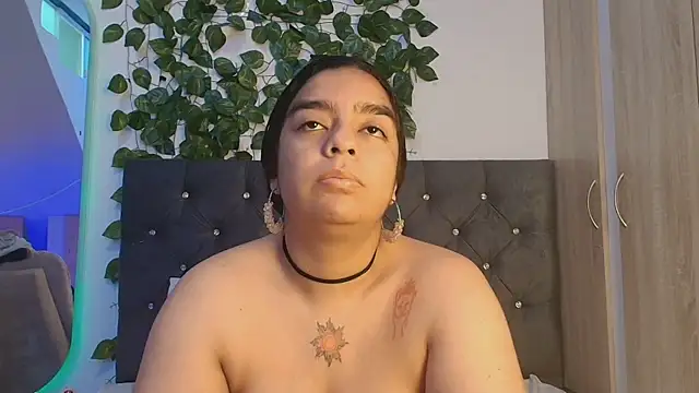 lauravince online show from June 27, 2026, 10:04 pm