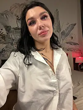 MaeveMoon online show from February 15, 2026, 9:19 am