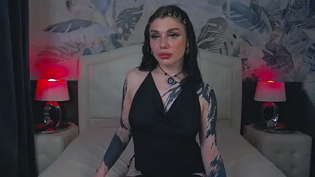 Snapshot of MaeveMoon chatting on March 19, 2026, 8:13 pm MaeveMoon online show from March 19, 2026, 8:13 pm