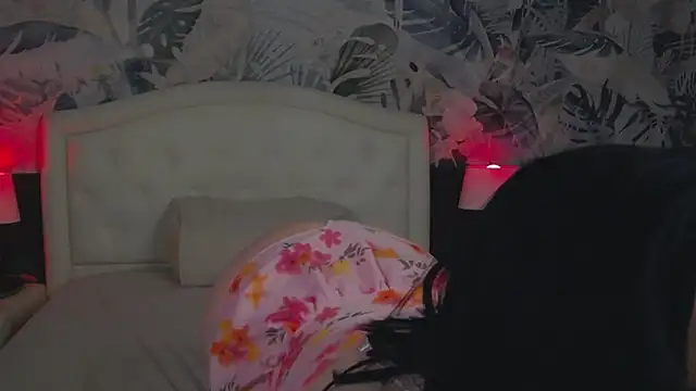 Snapshot of MaeveMoon chatting on April 7, 2026, 6:30 pm MaeveMoon online show from April 7, 2026, 6:30 pm