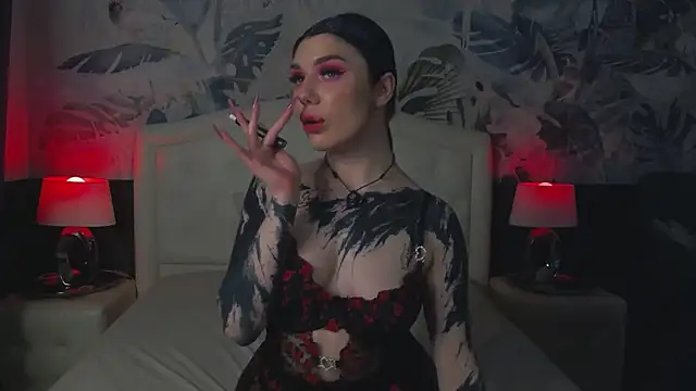 Snapshot of MaeveMoon chatting on April 9, 2026, 8:25 pm MaeveMoon online show from April 9, 2026, 8:25 pm