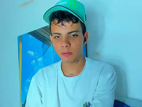 Snapshot of Alessandro_1610 chatting on February 25, 2025, 4:35 am Alessandro 1610 online show from February 25, 2025, 4:35 am