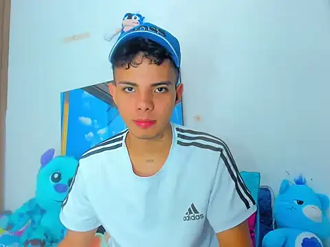 Snapshot of Alessandro_1610 chatting on March 13, 2025, 2:01 pm Alessandro 1610 online show from March 13, 2025, 2:01 pm