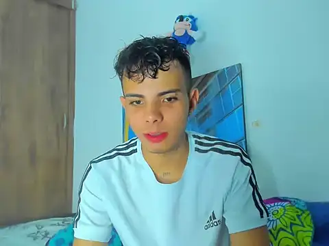 Snapshot of Alessandro_1610 chatting on March 14, 2025, 12:10 am Alessandro 1610 online show from March 14, 2025, 12:10 am