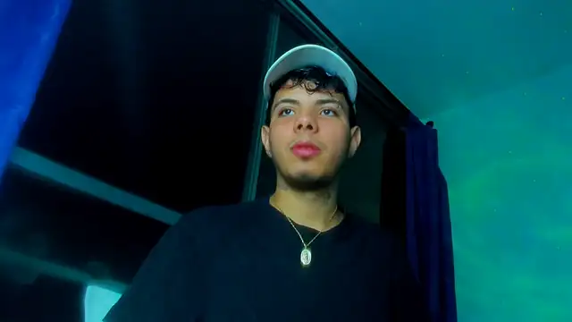 Snapshot of Alessandro_1610 chatting on October 17, 2025, 4:26 am Alessandro 1610 online show from October 17, 2025, 4:26 am