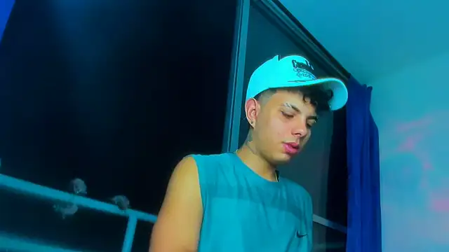 Snapshot of Alessandro_1610 chatting on November 3, 2025, 4:25 am Alessandro 1610 online show from November 3, 2025, 4:25 am