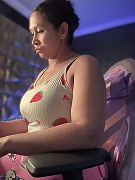 Snapshot of Carola-Ross chatting on March 2, 2025, 5:44 am Carola-Ross online show from March 2, 2025, 5:44 am