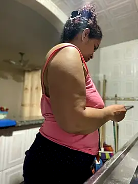 Snapshot of Carola-Ross chatting on September 14, 2025, 5:45 pm Carola-Ross online show from September 14, 2025, 5:45 pm