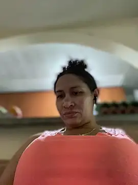 Snapshot of Carola-Ross chatting on October 15, 2025, 5:46 pm Carola-Ross online show from October 15, 2025, 5:46 pm