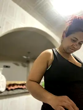 Snapshot of Carola-Ross chatting on October 17, 2025, 6:43 pm Carola-Ross online show from October 17, 2025, 6:43 pm