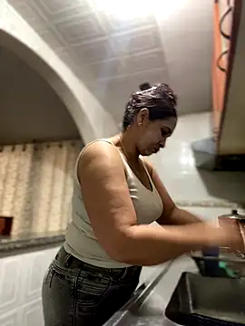 Snapshot of Carola-Ross chatting on October 25, 2025, 7:08 pm Carola-Ross online show from October 25, 2025, 7:08 pm